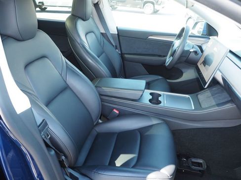 Used 2025 Tesla Model Y Long Range image 20