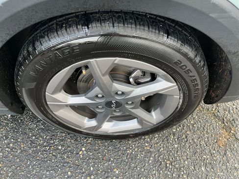 Used 2025 Kia K4 LXS image 31