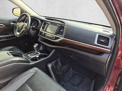 Used 2015 Toyota Highlander Limited FWD image 22