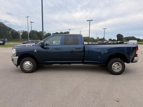 Used 2024 RAM 3500 Tradesman w/ Chrome Appearance Group AWD/4WD image 6