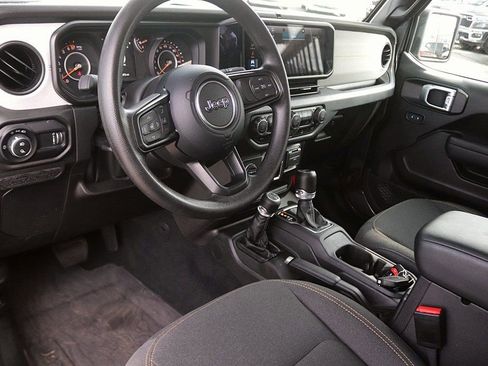 Used 2024 Jeep Gladiator Sport image 13