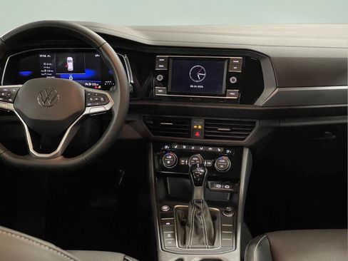 Used 2024 Volkswagen Jetta SE w/ Panoramic Sunroof Package FWD image 18