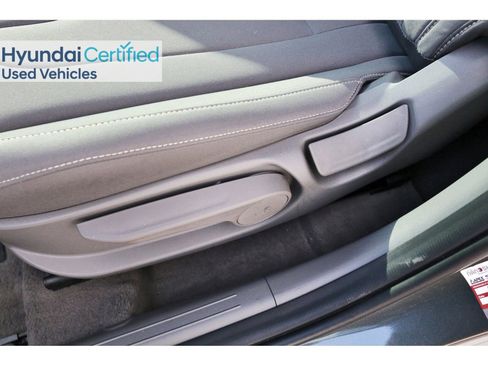 Certified 2025 Hyundai Elantra SEL image 31