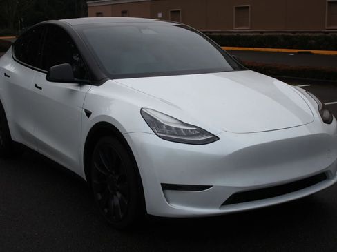 Used 2020 Tesla Model Y Performance image 9