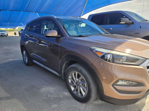 Used 2017 Hyundai Tucson SE Plus FWD image 2