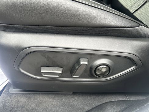 New 2025 Jeep Grand Cherokee Altitude image 17