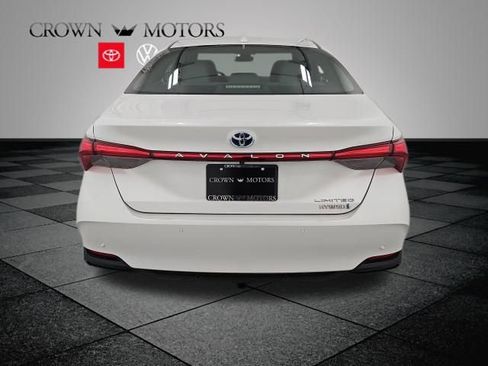 Used 2019 Toyota Avalon Limited image 5