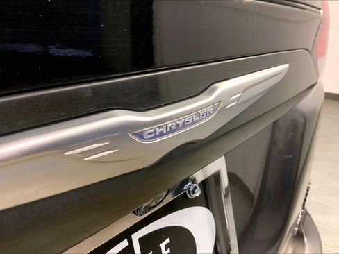 Used 2017 Chrysler Pacifica Limited image 31