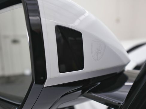 Used 2022 Lamborghini Urus image 31