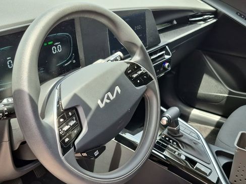 Used 2025 Kia Niro LX FWD image 7