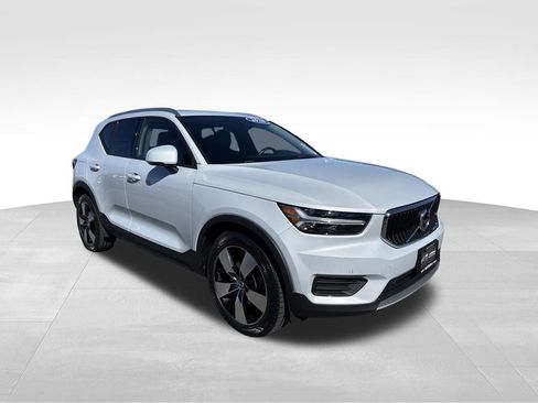 Used 2020 Volvo XC40 T5 Momentum w/ Protection Package AWD/4WD image 3
