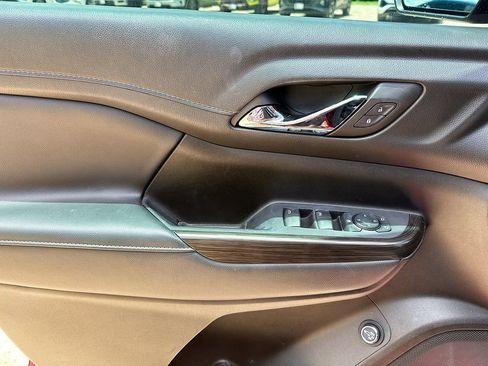 Used 2023 GMC Acadia SLT w/ Elevation Edition FWD image 9