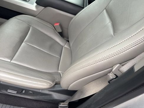 Used 2019 Ford F150 Lariat w/ Equipment Group 502A Luxury image 8