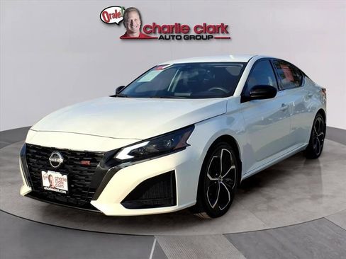 Used 2024 Nissan Altima 2.5 SR image 1