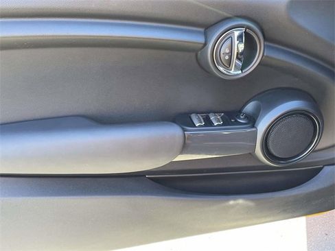 Used 2017 MINI Cooper Convertible image 9