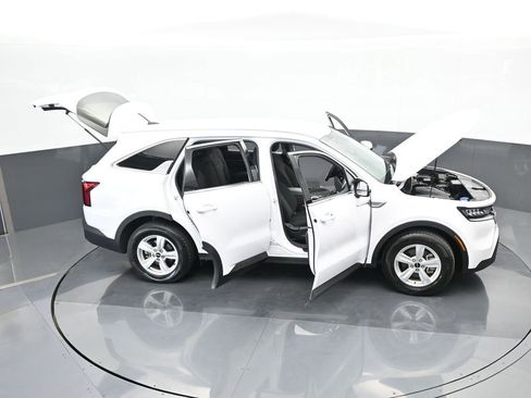 Used 2023 Kia Sorento LX image 61