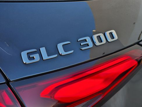 Used 2024 Mercedes-Benz GLC 300 4MATIC image 11