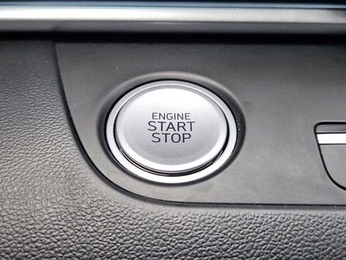 Used 2025 Hyundai Elantra SEL image 17