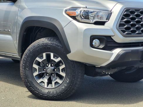 Used 2022 Toyota Tacoma TRD Off-Road AWD/4WD image 11