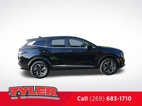 Used 2024 Kia Sportage LX AWD/4WD image 9