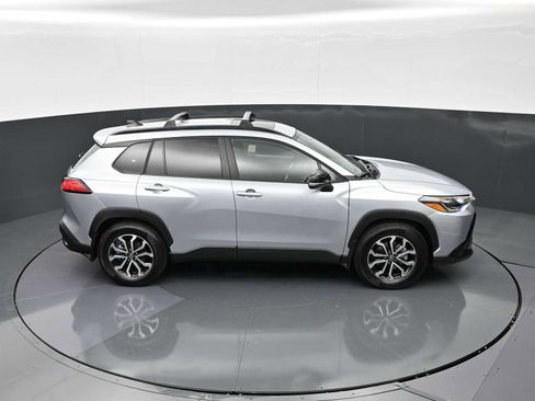 Used 2025 Toyota Corolla Cross AWD Hybrid w/ Moonroof Package image 19