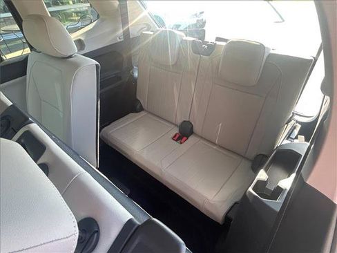 Certified 2023 Volkswagen Tiguan SE FWD image 12