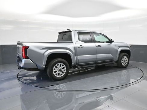 Used 2025 Toyota Tacoma SR5 w/ SR5 Upgrade Package image 15