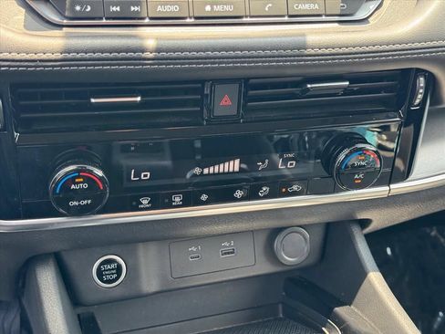 Used 2022 Nissan Rogue SV FWD image 22