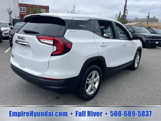 Used 2024 GMC Terrain SLE FWD image 7