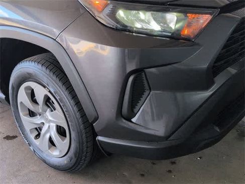 Used 2022 Toyota RAV4 LE image 11