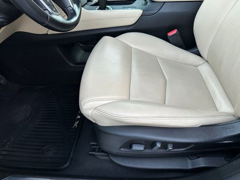 Used 2018 Cadillac XT5 Luxury w/ Driver Awareness Package image 13