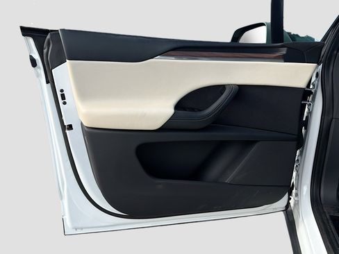 Used 2024 Tesla Model X Base image 22