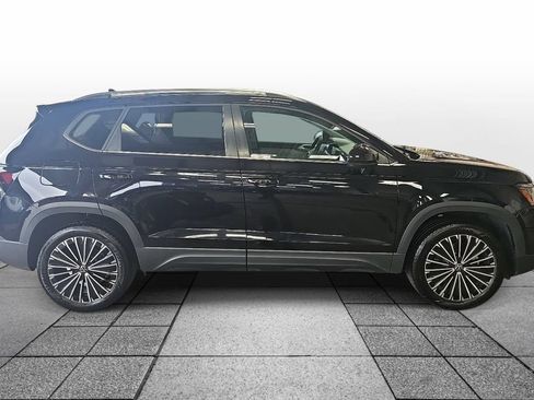 Used 2025 Volkswagen Taos SE FWD image 4
