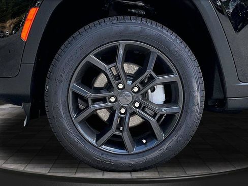 New 2025 Jeep Grand Cherokee Limited AWD/4WD image 11