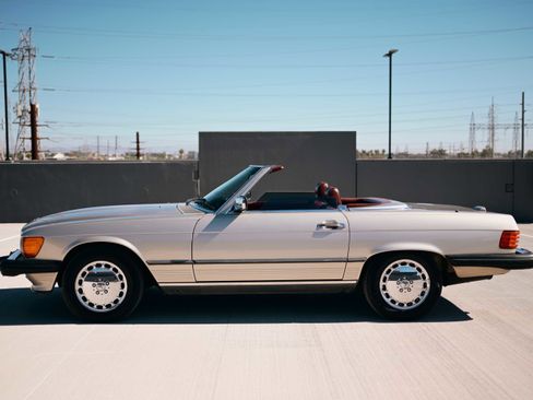 Used 1988 Mercedes-Benz 560 SL image 19