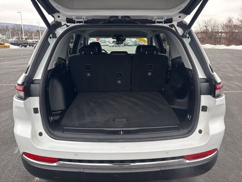 Used 2023 Jeep Grand Cherokee Limited image 17