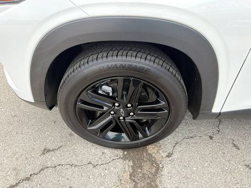 Used 2024 Chevrolet Trax ACTIV w/ Sunroof Package FWD image 9