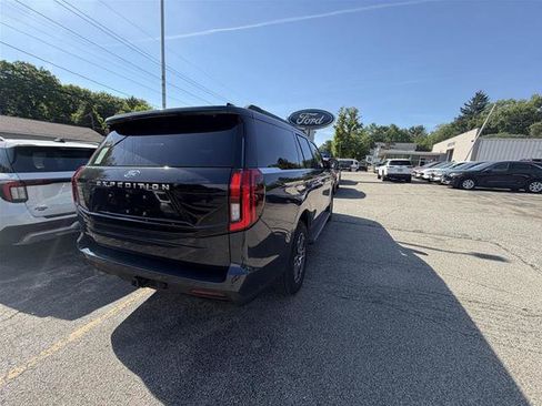 Certified 2025 Ford Expedition Active AWD/4WD image 4