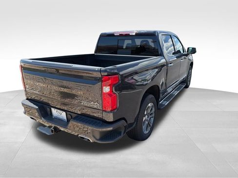 Used 2024 Chevrolet Silverado 1500 High Country w/ Z71 Off-Road Package AWD/4WD image 7