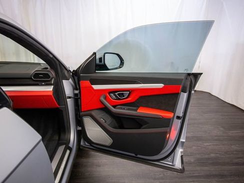 Used 2022 Lamborghini Urus image 17