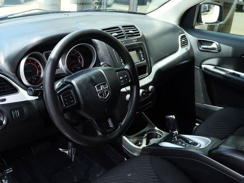 Used 2020 Dodge Journey SE image 39