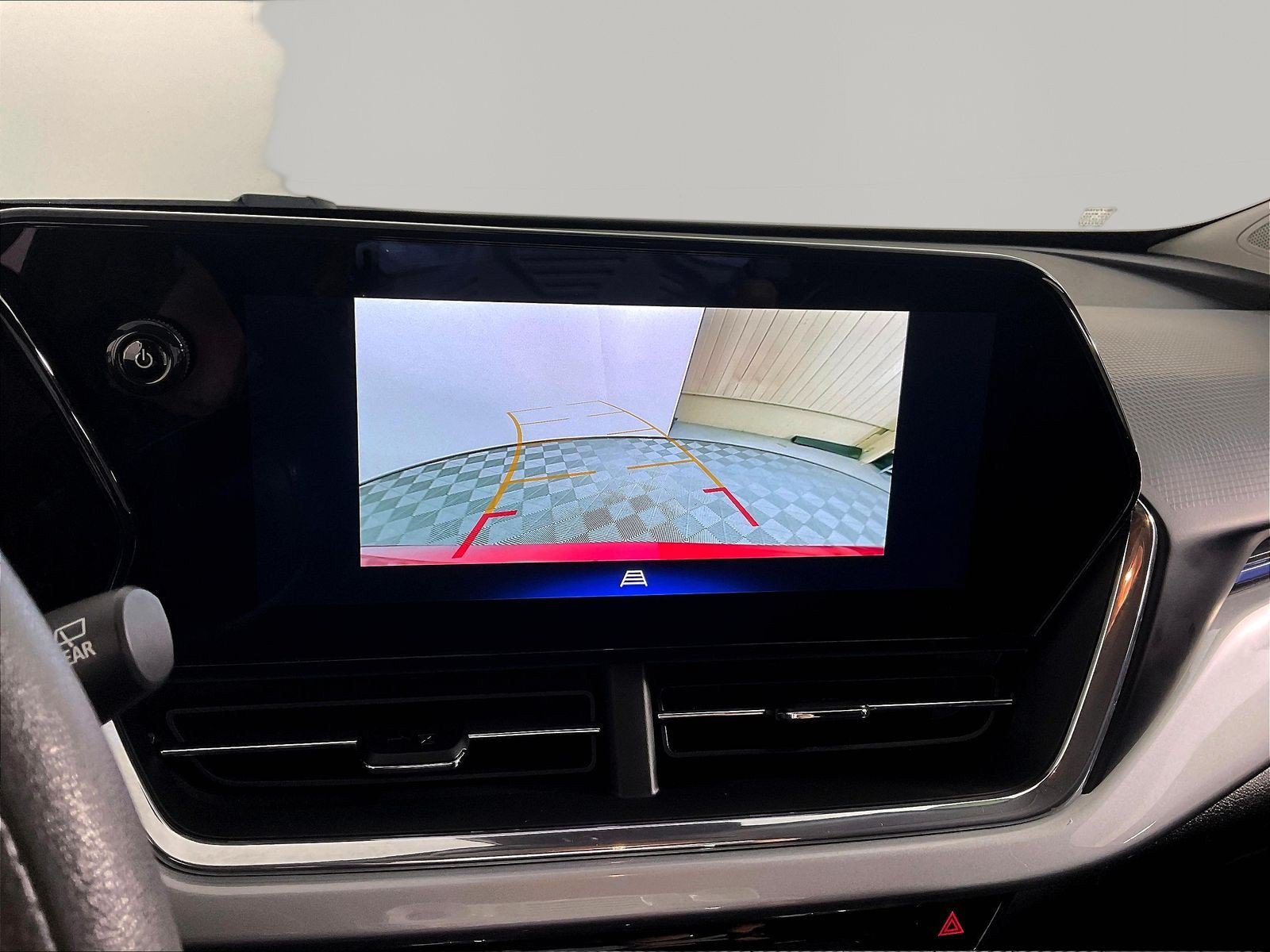 Used 2025 Chevrolet Trax LT FWD image 13