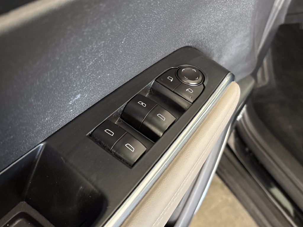 Used 2026 GMC Acadia Elevation w/ Elevation Premium Package FWD image 15