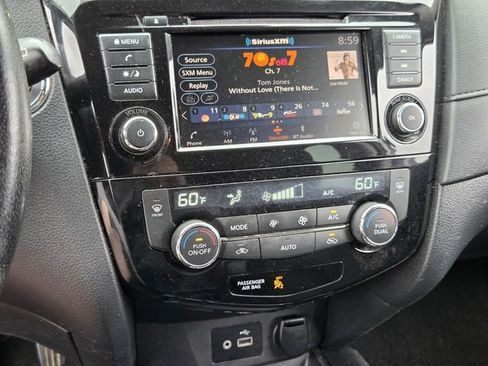 Used 2020 Nissan Rogue SV image 16