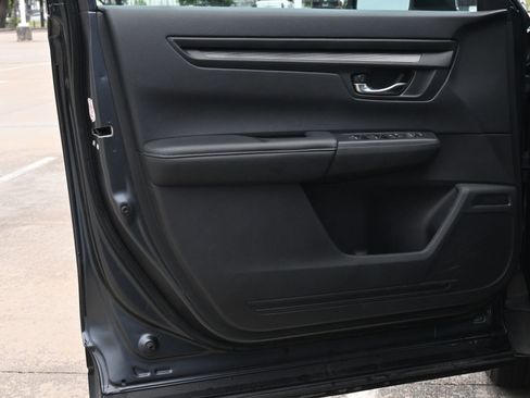 Used 2025 Honda CR-V LX image 18