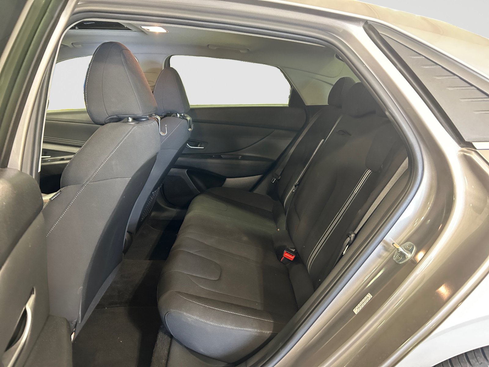 Used 2022 Hyundai Elantra SEL w/ Convenience + Premium Package FWD image 19