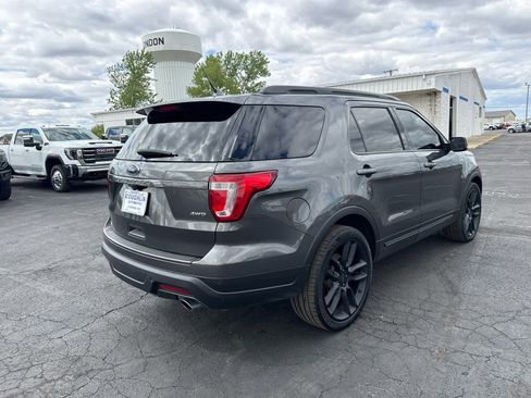 Used 2018 Ford Explorer XLT w/ Equipment Group 202A AWD/4WD image 5