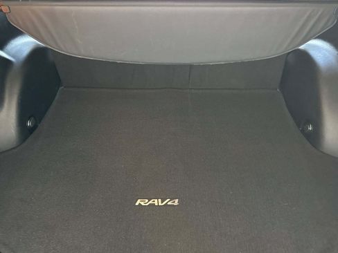 Used 2014 Toyota RAV4 XLE FWD image 25