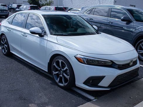 Used 2024 Honda Civic Touring image 3