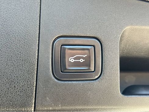 Certified 2022 Cadillac XT5 Premium Luxury FWD image 32